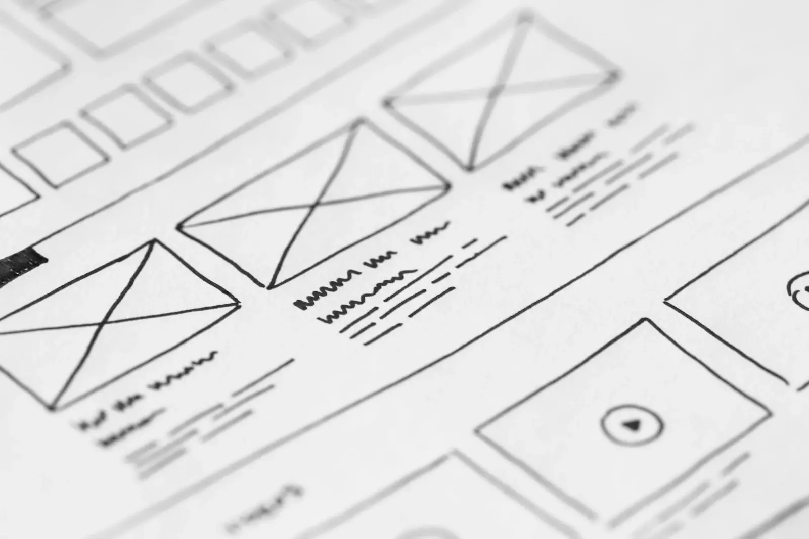 Croquis de wireframes utilisés pendant la conception UX et UI d’un site internet