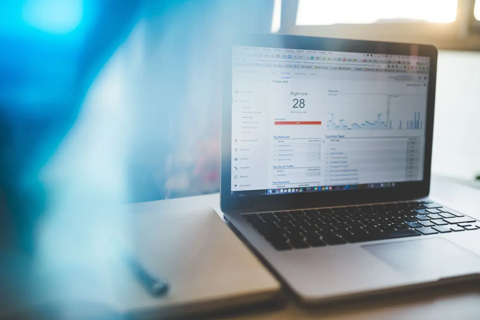 Ordinateur affichant des données utilisées pour auditer un site avant sa refonte