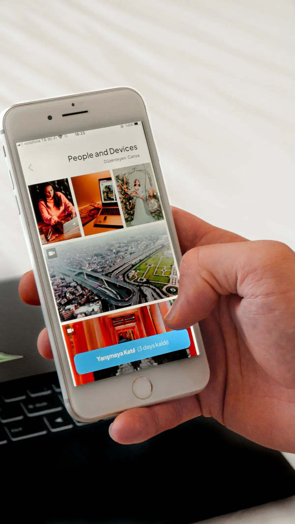 Téléphone utilisé pour contrôler l’expérience mobile d’un site internet